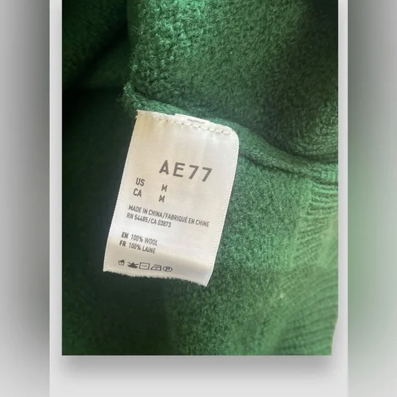 American Eagle AE77 Women’s 100% Wool Sweater Size Medium Relaxed Fit Green NWT - Picture 4 of 7